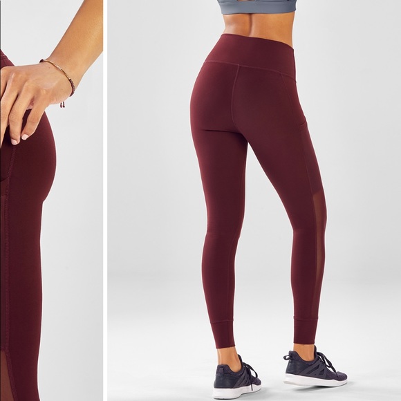 Small Fabletics leggings with pockets, mesh, high-waisted. - Picture 3 of 7